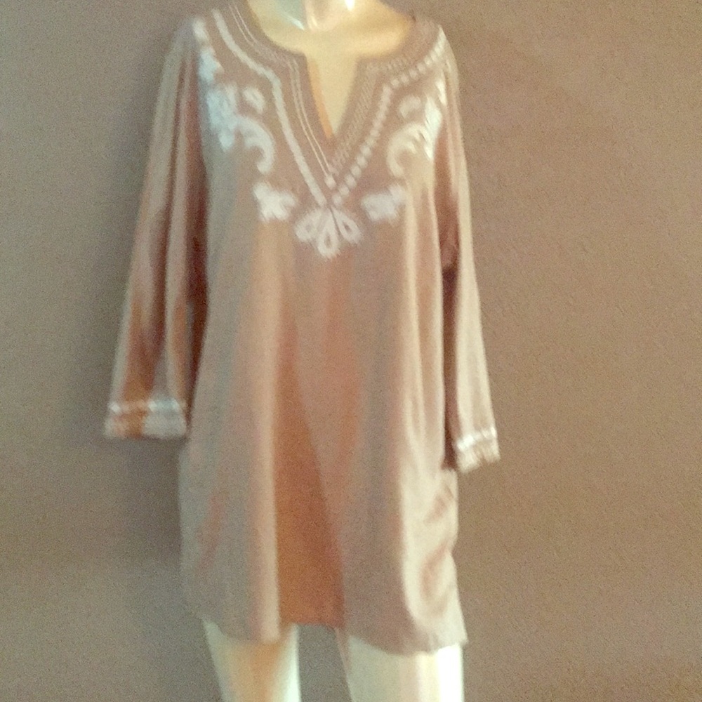 Tunic tan and white great to wear with leggings